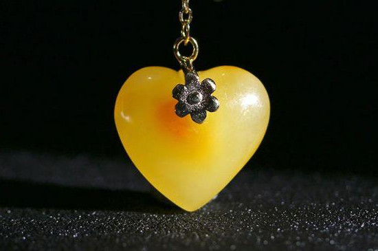 哪些屬相不適合戴蜜蠟，十二生肖都能戴蜜蠟