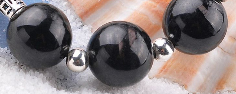 金運(yùn)石和黑曜石有什么區(qū)別