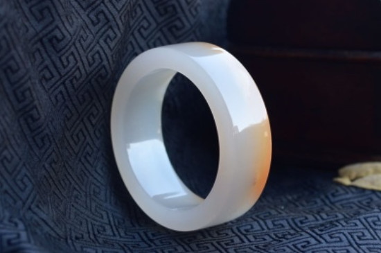 水沫玉佩戴久后有啥變化