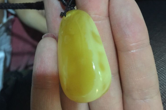 琥珀為啥越戴越模糊