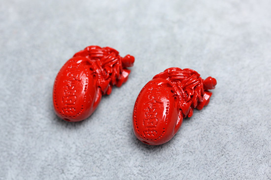 女人戴朱砂好還是紫金砂好