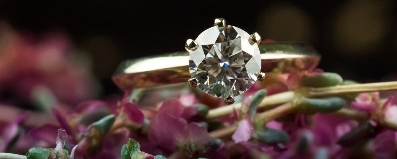 莫桑鉆和鉆石的區(qū)別肉眼能看得出嗎