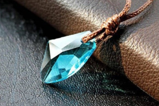 水晶里面的棉絮狀是什么樣