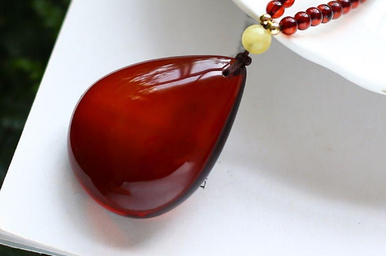 怎樣辨別血珀真的假的