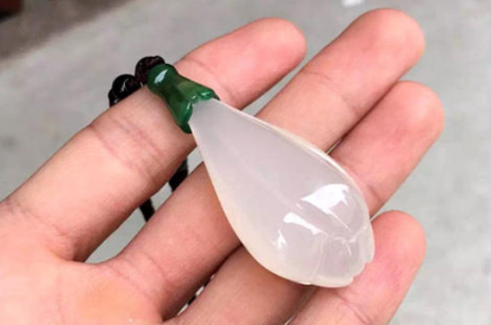 佩戴玉髓掛件應(yīng)該注意些什么