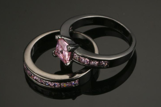 鉆戒發(fā)黃是什么原因