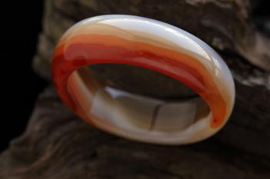 瑪瑙手鐲價(jià)錢，400～6000元左右