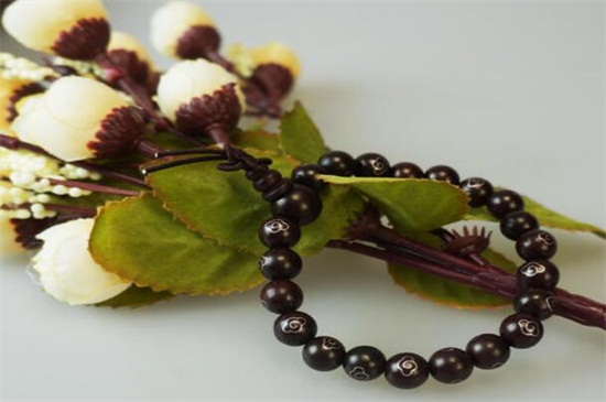 大葉紫檀手串如何保養(yǎng)