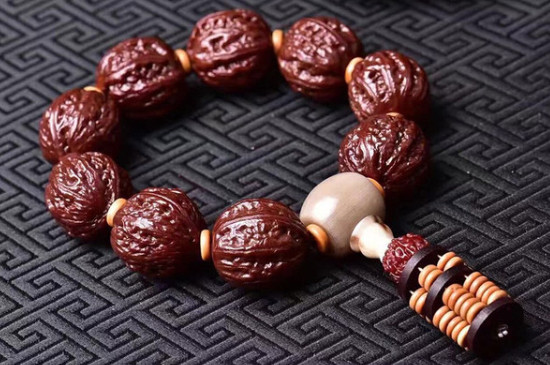 桃核手串黑了還能盤出來嗎