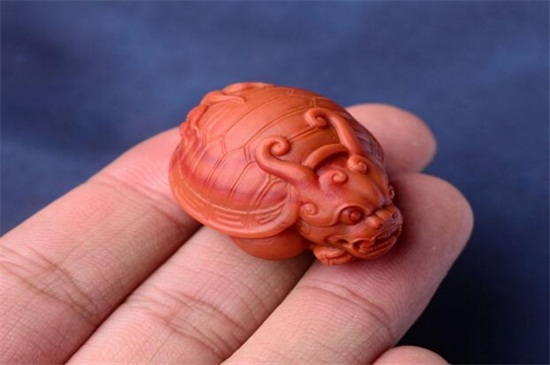 龍龜能不能戴脖子里，戴龍龜?shù)鯄嫷淖⒁馐马?><em class=