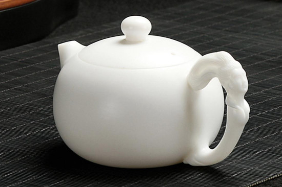 德化羊脂玉和白瓷有什么區(qū)別