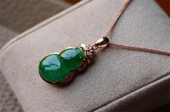 葫蘆戴在左手還是右手，戴左手作用更大