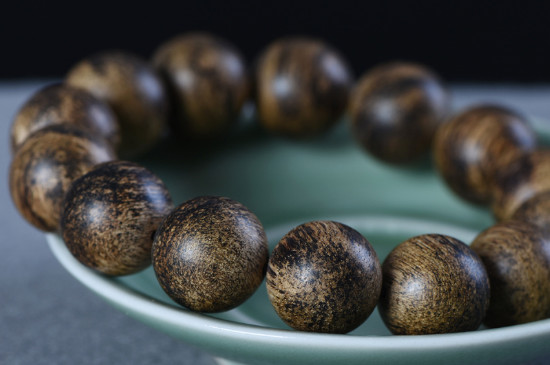 沉香木手串和沉香手串的區(qū)別