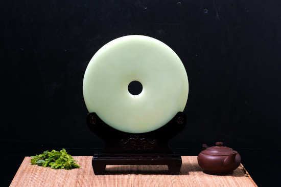 玉越戴越綠預(yù)示著什么，戴玉的保養(yǎng)注意事項(xiàng)