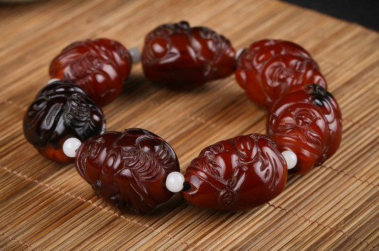 牛角手串如何盤玩