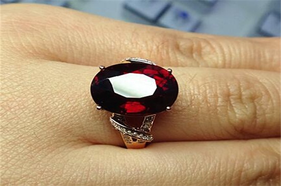 石榴石與瑪瑙的區(qū)別