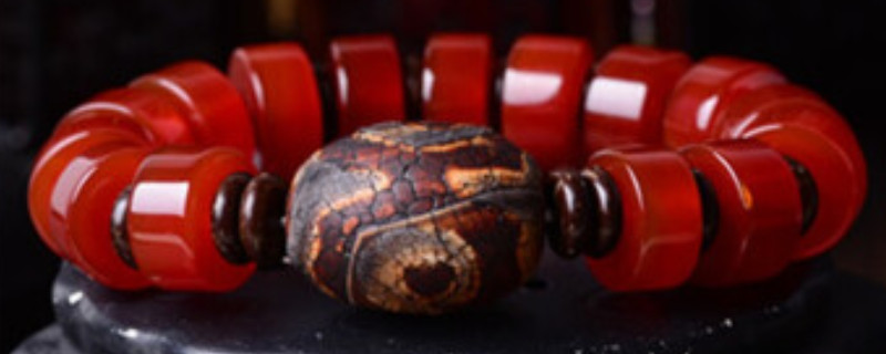 紅瑪瑙和南紅的區(qū)別