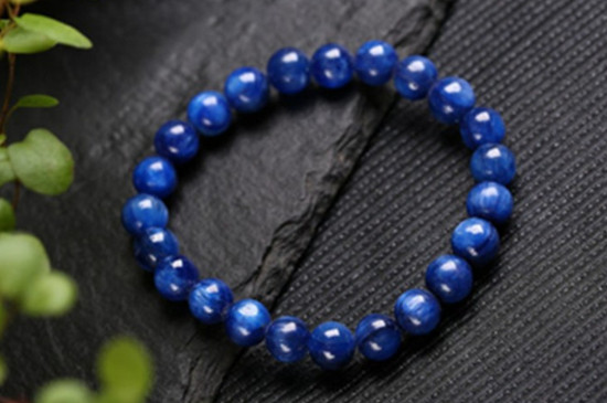 堇青石和藍晶石的區(qū)別