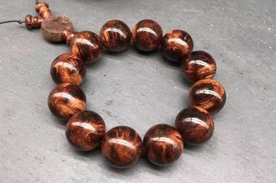 緬甸花梨木手串怎么盤