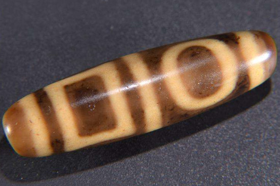 如何區(qū)別老天珠與人工天珠