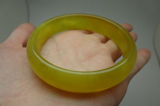 岫玉的黃金玉是天然的嗎