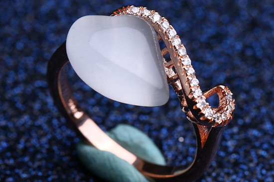 貓眼石女人戴哪只手，戴貓眼石的禁忌