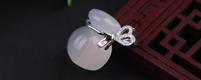 玉髓是玉嗎?玉髓和翡翠的區(qū)別