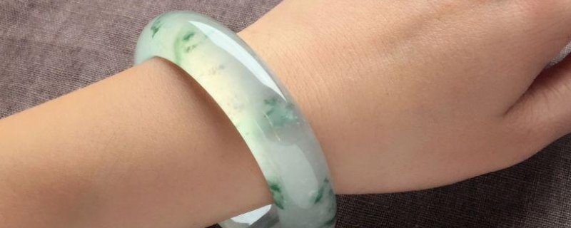 怎么辨別和田玉鐲真假好壞