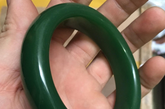 碧玉屬于翡翠還是玉