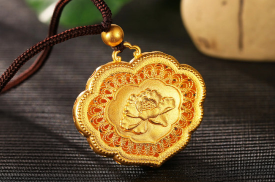 泡溫泉可以戴金飾品嗎