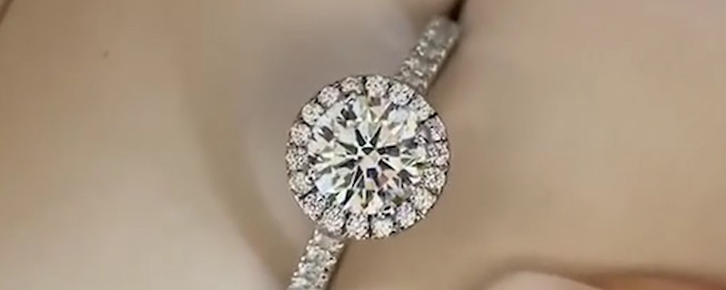 au750和18k金一樣嗎