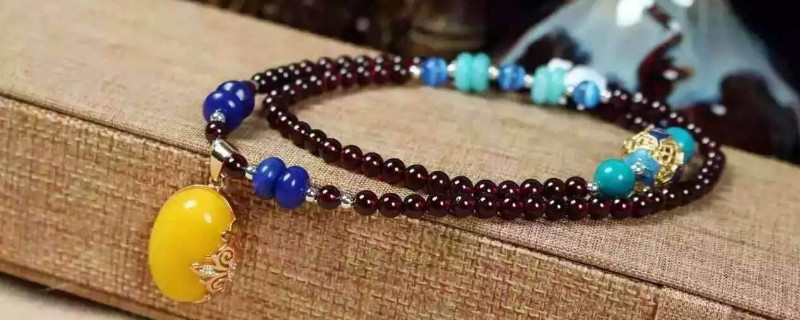 石榴石和翡翠手鐲能戴在一起嗎