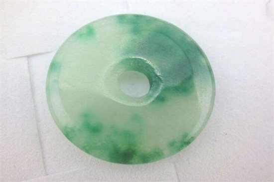 東陵玉顏色越深越好嗎，東陵玉的保養(yǎng)禁忌