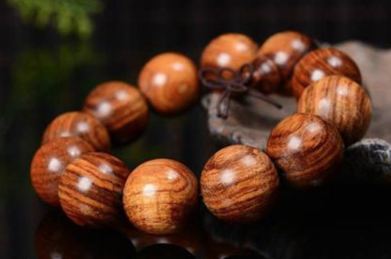 緬甸花梨木手串對(duì)人的好處