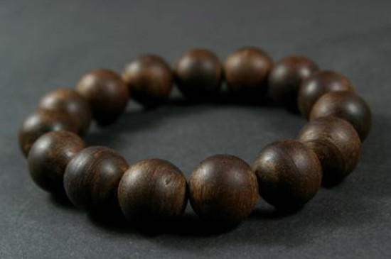 黑沉香手串的真假鑒別