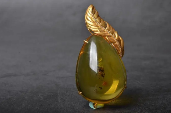 藍珀和蜜蠟和琥珀的區(qū)別