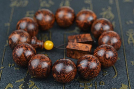 海南黃花梨手串的功效與作用