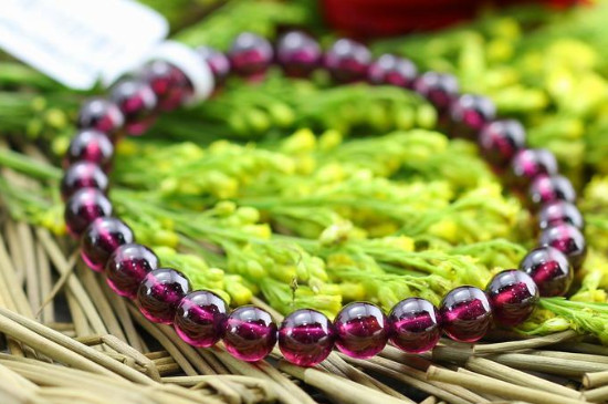 紫牙烏和紫水晶的區(qū)別