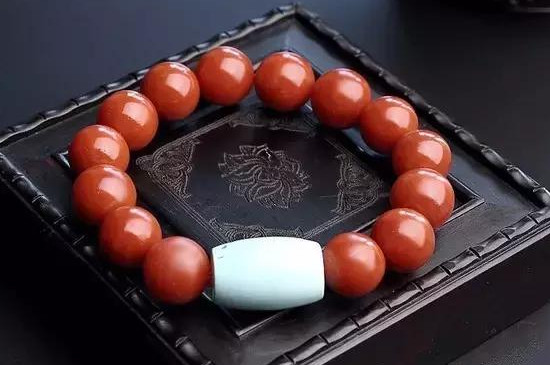 南紅洗澡時(shí)能戴嗎