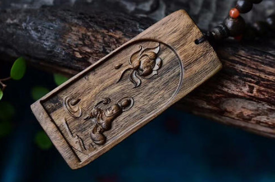 沉香吊墜能貼身佩戴嗎