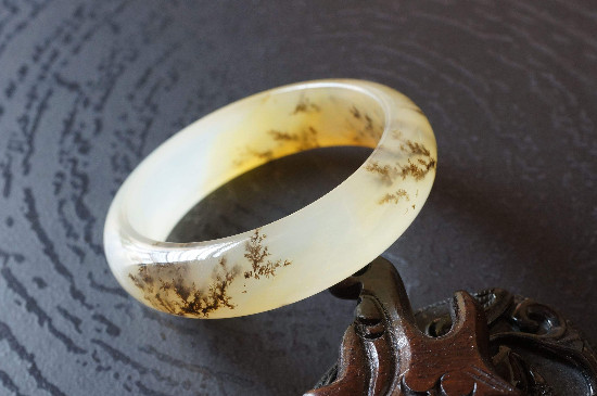 黃龍玉適合什么人佩戴，這些人佩戴好處更多