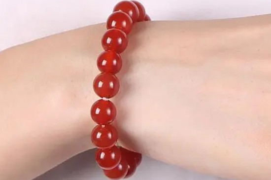 戴紅瑪瑙手鏈有什么好處