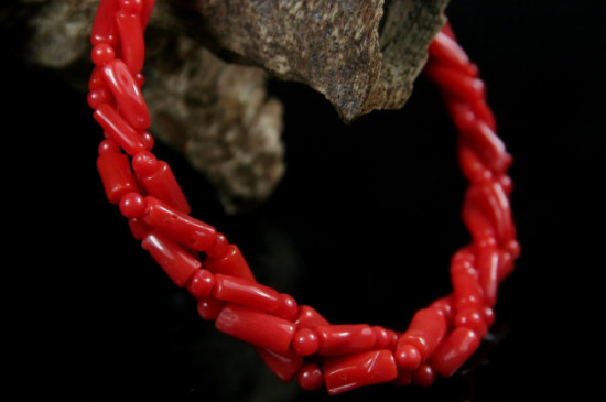 紅珊瑚在燈光下怎么辨別真假