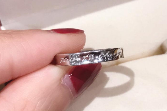 訂婚戒指戴哪個(gè)手指女