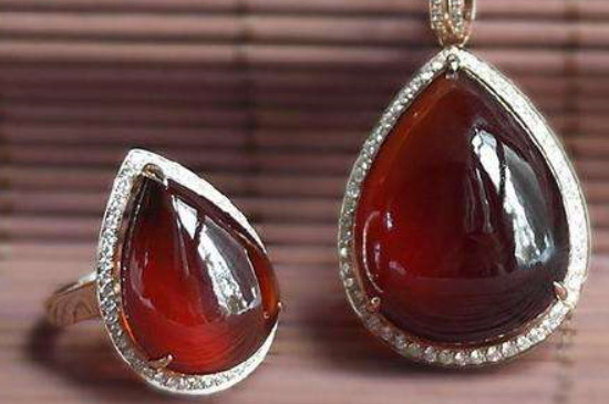 女人戴石榴石好還是瑪瑙好