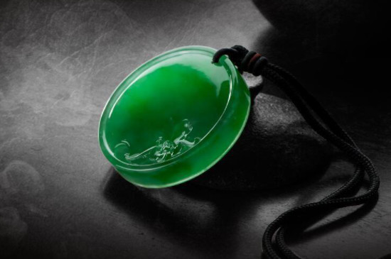 冰種岫巖玉與翡翠區(qū)別