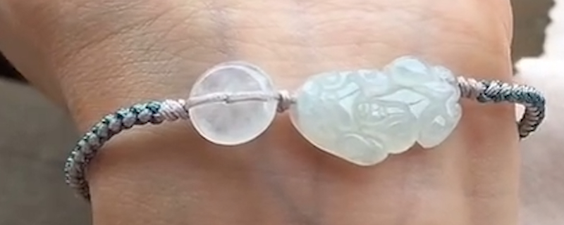 貔貅適合戴在哪只手上?