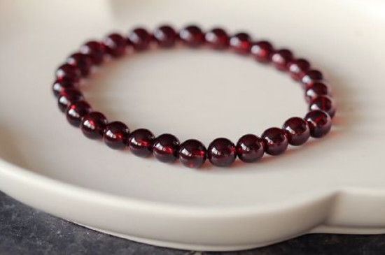 真的石榴石手鏈多少錢一串