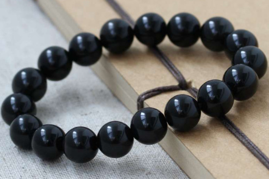 金運(yùn)石和黑曜石有什么區(qū)別