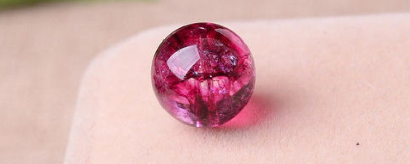 紫牙烏石榴石對(duì)女人有什么好處